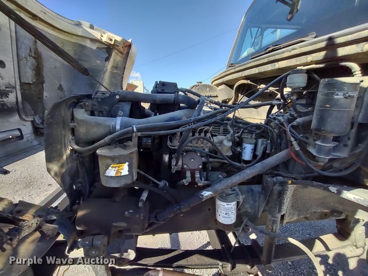 image for item DR8075 1993 Freightliner  applicator truck