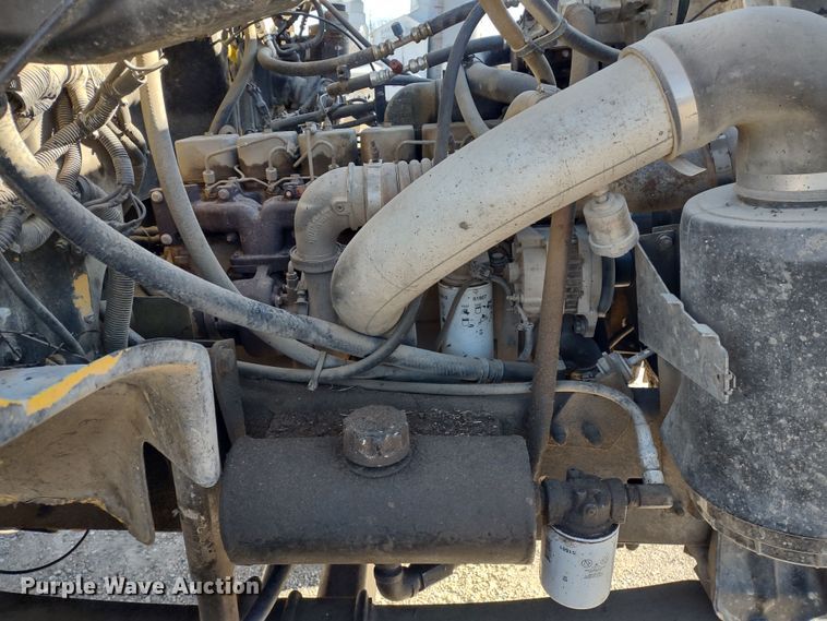 image for item DR8075 1993 Freightliner  applicator truck