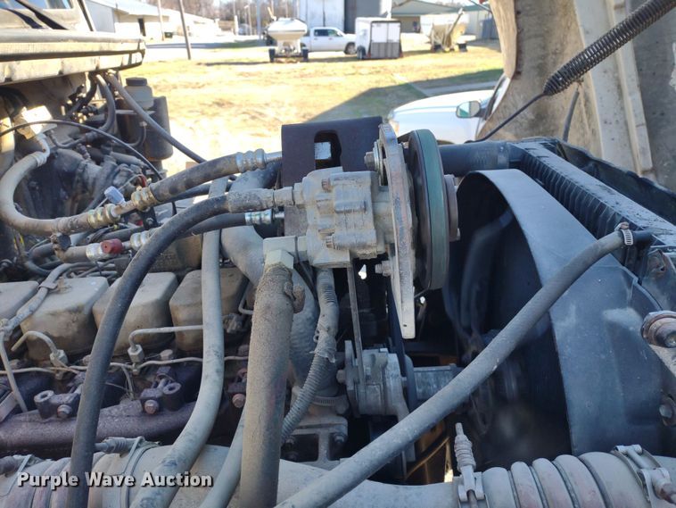 image for item DR8075 1993 Freightliner  applicator truck