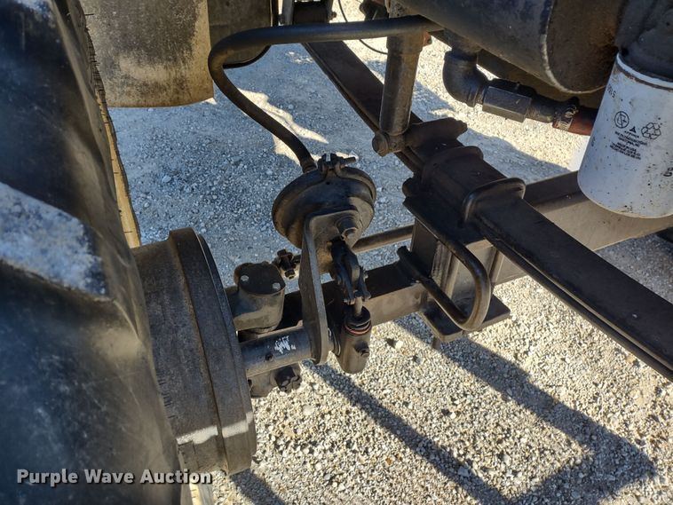 image for item DR8075 1993 Freightliner  applicator truck