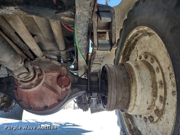 image for item DR8075 1993 Freightliner  applicator truck