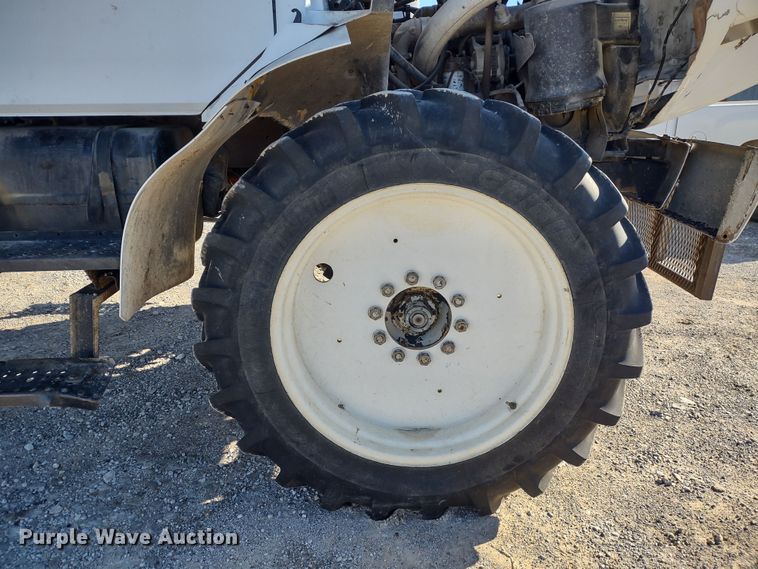 image for item DR8075 1993 Freightliner  applicator truck