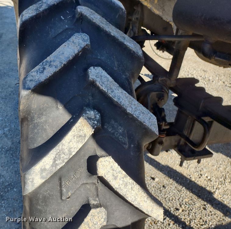 image for item DR8075 1993 Freightliner  applicator truck