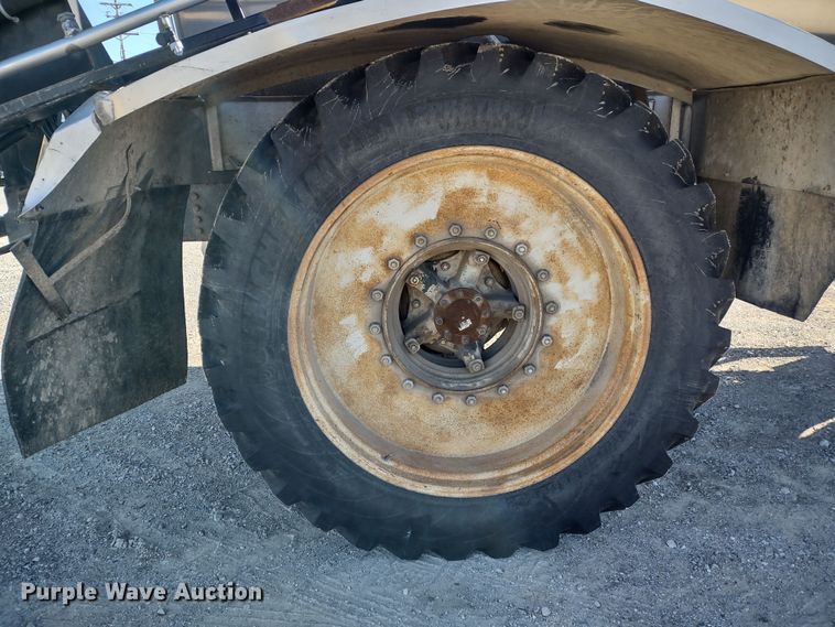 image for item DR8075 1993 Freightliner  applicator truck