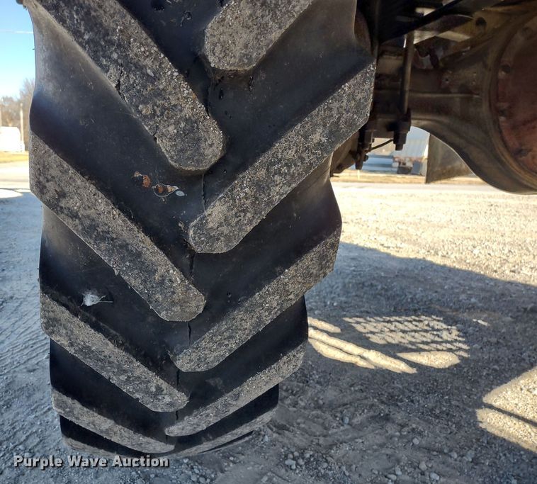 image for item DR8075 1993 Freightliner  applicator truck