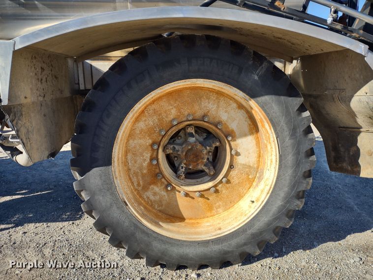 image for item DR8075 1993 Freightliner  applicator truck