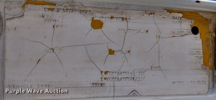 image for item DR8075 1993 Freightliner  applicator truck