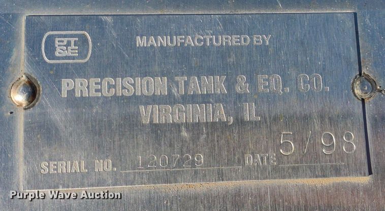 image for item DR8075 1993 Freightliner  applicator truck