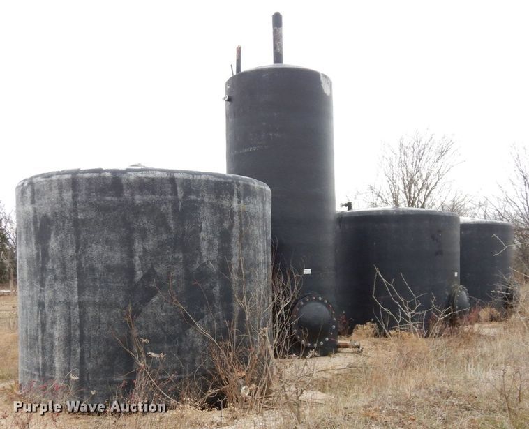 image for item DR8076 (4) Reddiglass Inc oilfield tanks