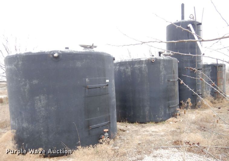 image for item DR8076 (4) Reddiglass Inc oilfield tanks