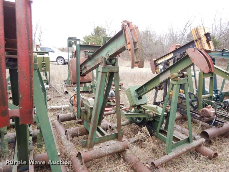 image for item DR8077 (13) pump jacks