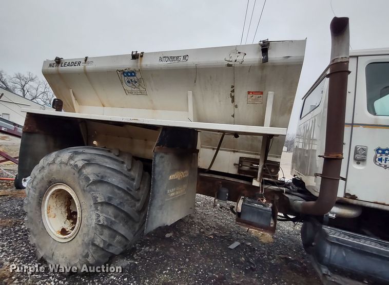 image for item DR8083 1998 International 2554  applicator truck