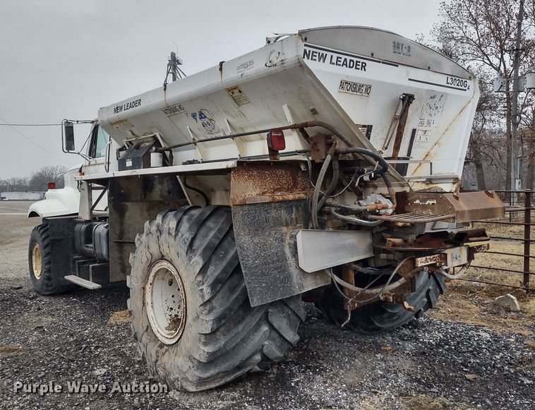 image for item DR8083 1998 International 2554  applicator truck