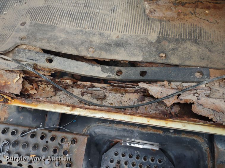 image for item DR8083 1998 International 2554  applicator truck