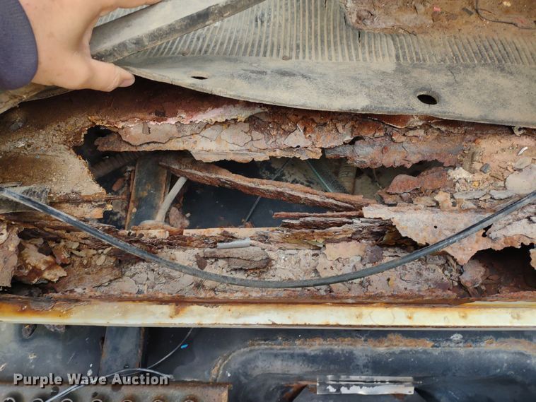 image for item DR8083 1998 International 2554  applicator truck