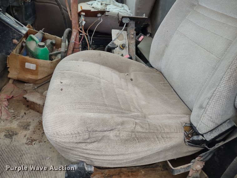 image for item DR8083 1998 International 2554  applicator truck