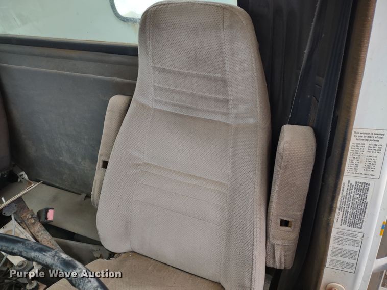 image for item DR8083 1998 International 2554  applicator truck