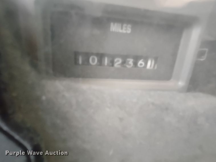 image for item DR8083 1998 International 2554  applicator truck