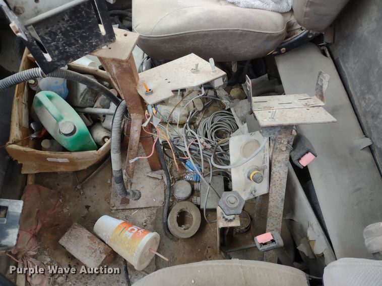 image for item DR8083 1998 International 2554  applicator truck