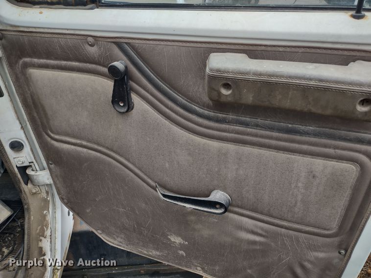 image for item DR8083 1998 International 2554  applicator truck