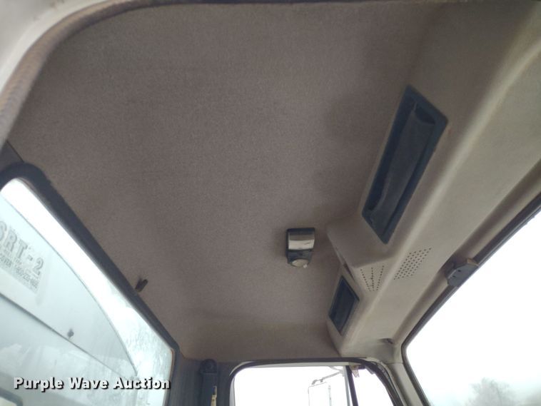 image for item DR8083 1998 International 2554  applicator truck