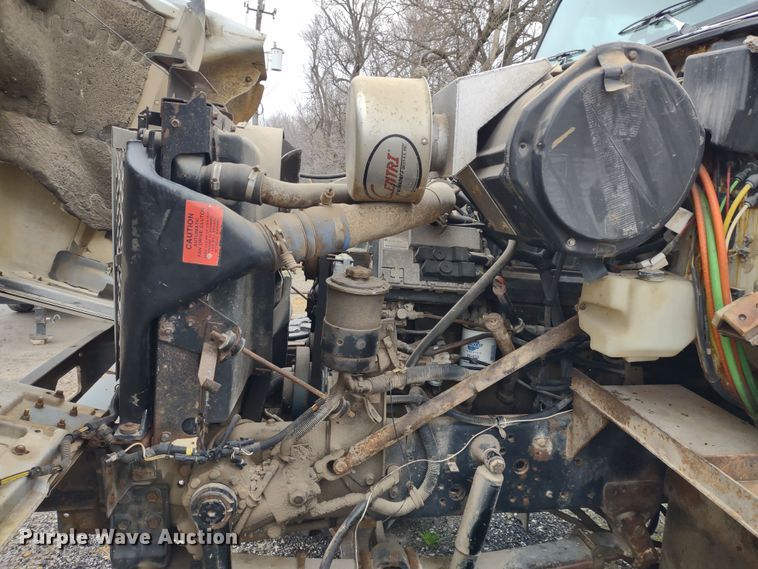 image for item DR8083 1998 International 2554  applicator truck