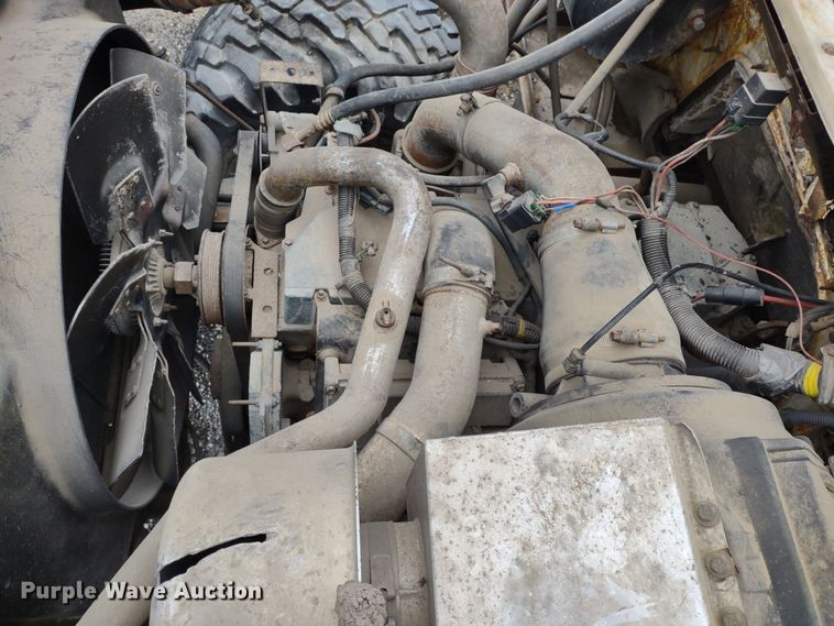 image for item DR8083 1998 International 2554  applicator truck