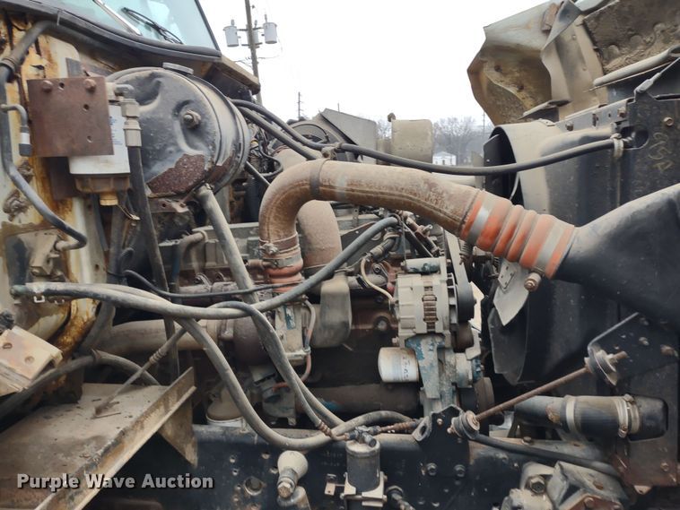 image for item DR8083 1998 International 2554  applicator truck