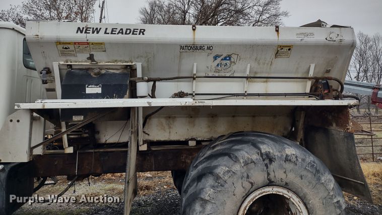 image for item DR8083 1998 International 2554  applicator truck