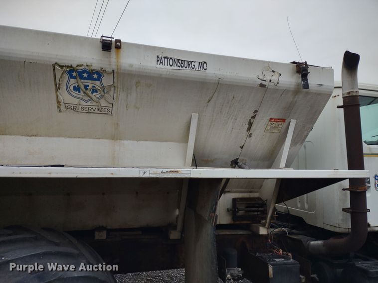 image for item DR8083 1998 International 2554  applicator truck