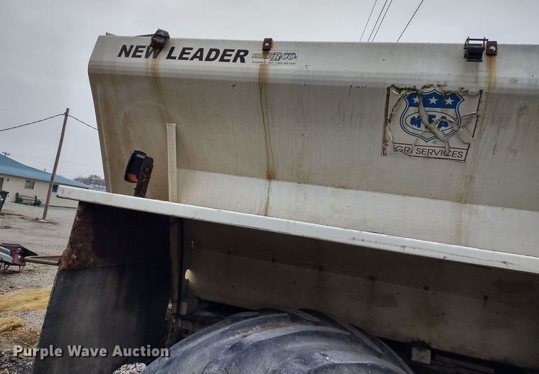 image for item DR8083 1998 International 2554  applicator truck