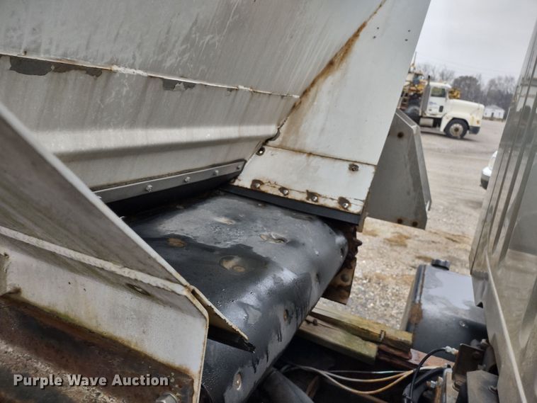 image for item DR8083 1998 International 2554  applicator truck