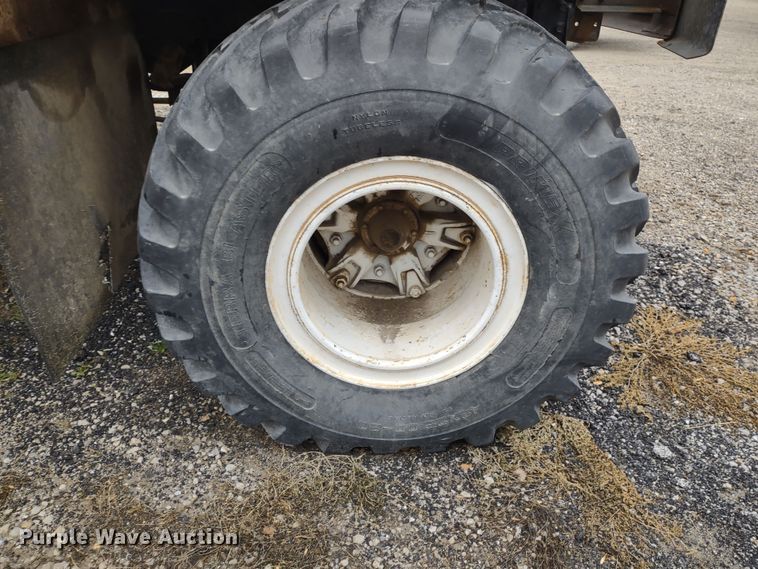 image for item DR8083 1998 International 2554  applicator truck