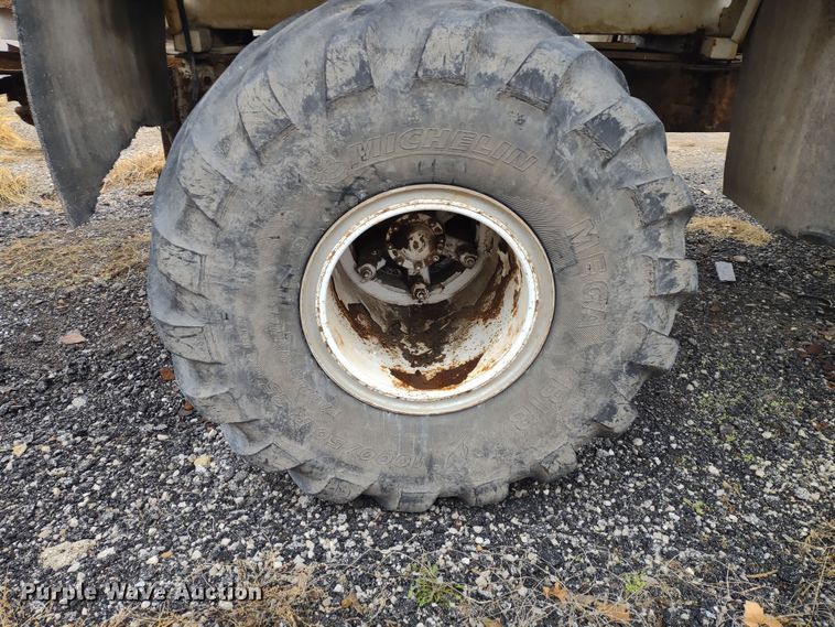 image for item DR8083 1998 International 2554  applicator truck