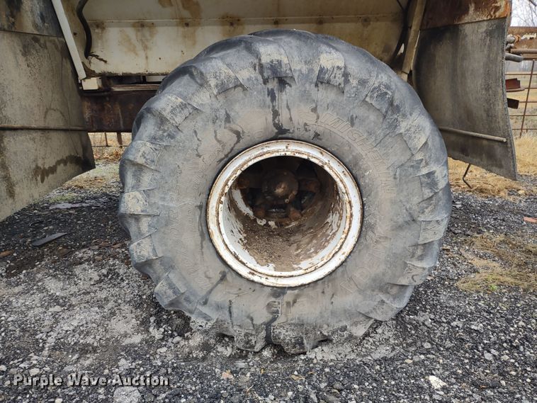 image for item DR8083 1998 International 2554  applicator truck