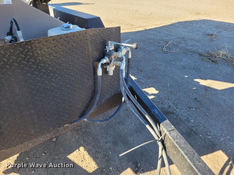 image for item FC9200 2013 J&M 375ST  seed tender trailer