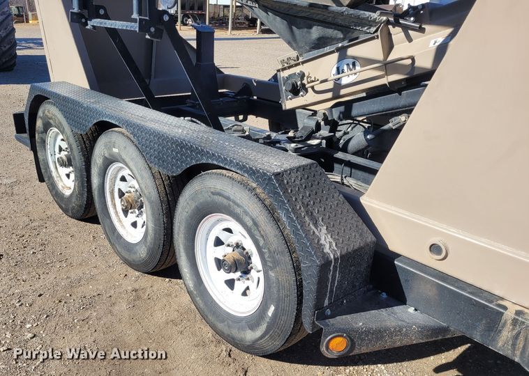 image for item FC9200 2013 J&M 375ST  seed tender trailer