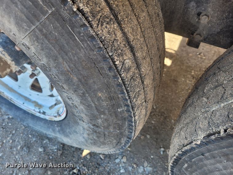 image for item FC9200 2013 J&M 375ST  seed tender trailer