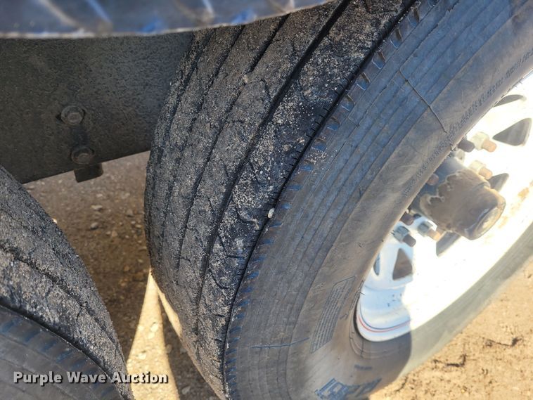 image for item FC9200 2013 J&M 375ST  seed tender trailer