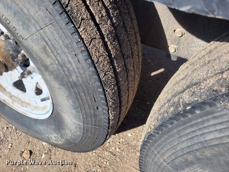 image for item FC9200 2013 J&M 375ST  seed tender trailer