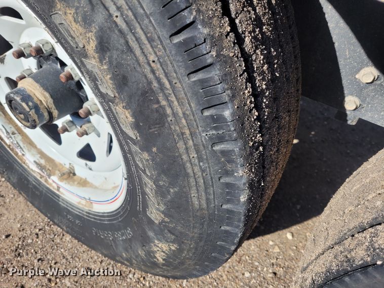 image for item FC9200 2013 J&M 375ST  seed tender trailer