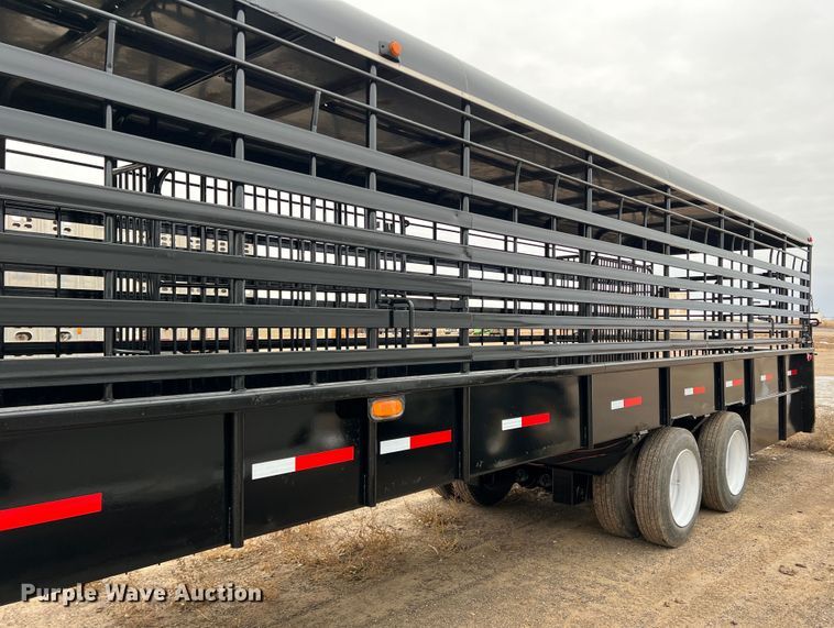 image for item GP9598 2006 Gooseneck  livestock trailer