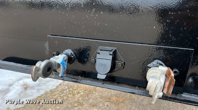 image for item GP9598 2006 Gooseneck  livestock trailer