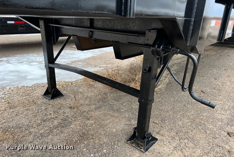 image for item GP9598 2006 Gooseneck  livestock trailer