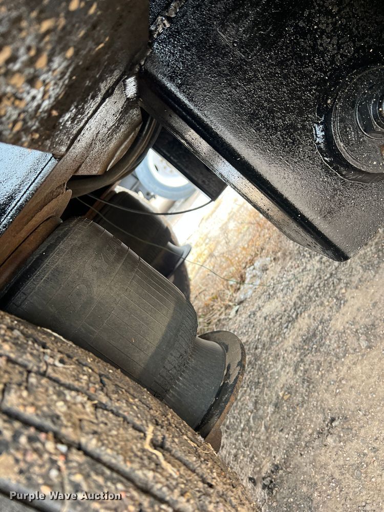 image for item GP9598 2006 Gooseneck  livestock trailer