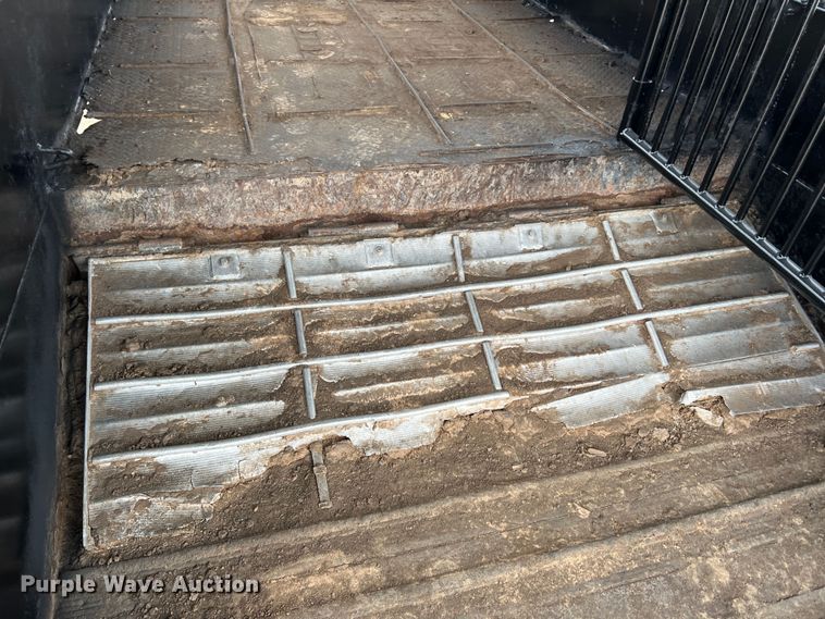 image for item GP9598 2006 Gooseneck  livestock trailer