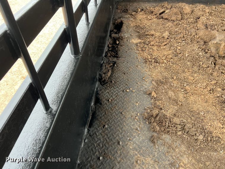 image for item GP9598 2006 Gooseneck  livestock trailer