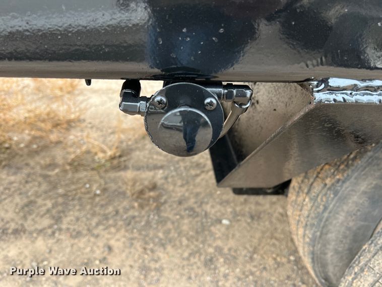 image for item GP9598 2006 Gooseneck  livestock trailer