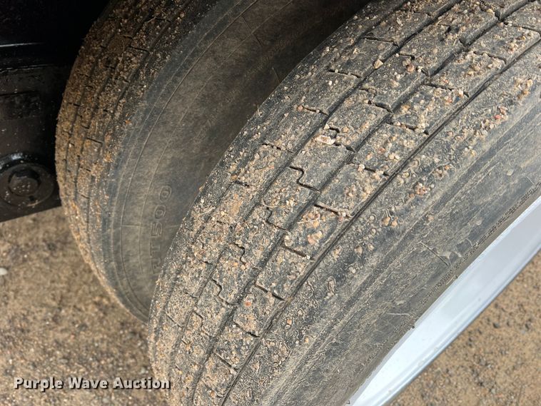 image for item GP9598 2006 Gooseneck  livestock trailer