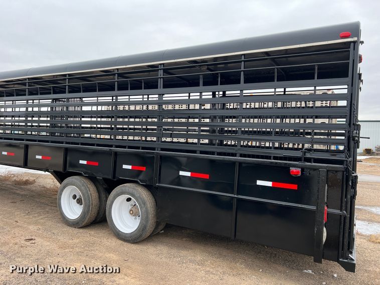 image for item GP9598 2006 Gooseneck  livestock trailer